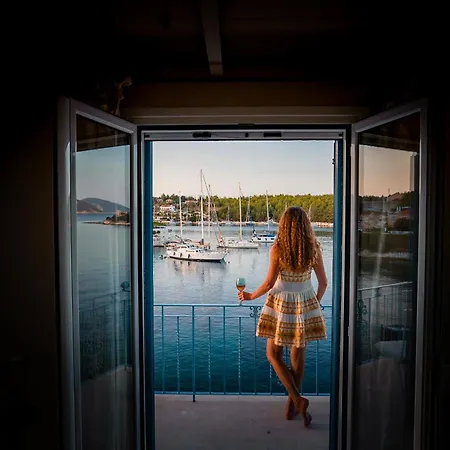 Апартаменты Irini's Bayside Loft Фискардон
